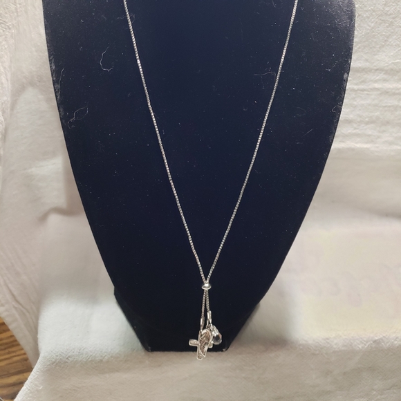 Beautiful silver tone small snake pattern necklace with a wing, a cross, bead - Picture 3 of 9